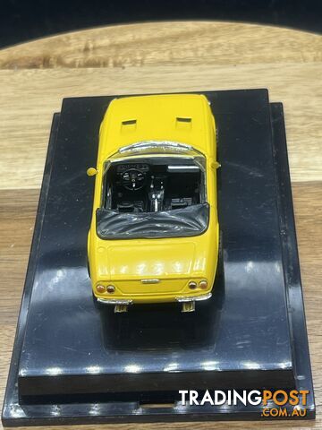 Ferrari Yellow 365GTS /4 hotwheels 1/43 scale used as been opened