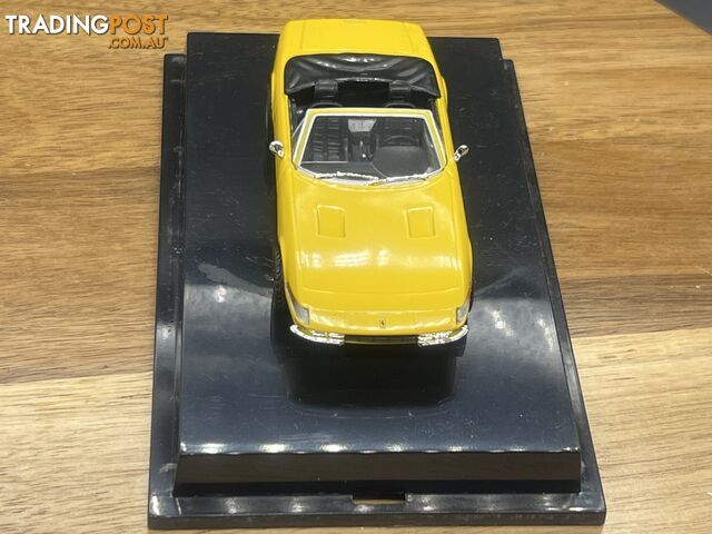 Ferrari Yellow 365GTS /4 hotwheels 1/43 scale used as been opened