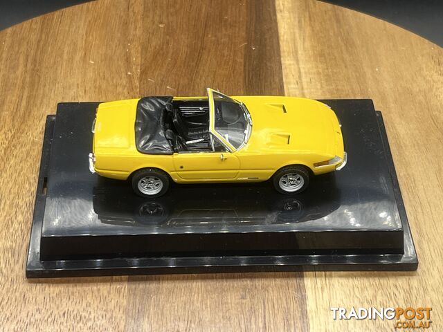 Ferrari Yellow 365GTS /4 hotwheels 1/43 scale used as been opened