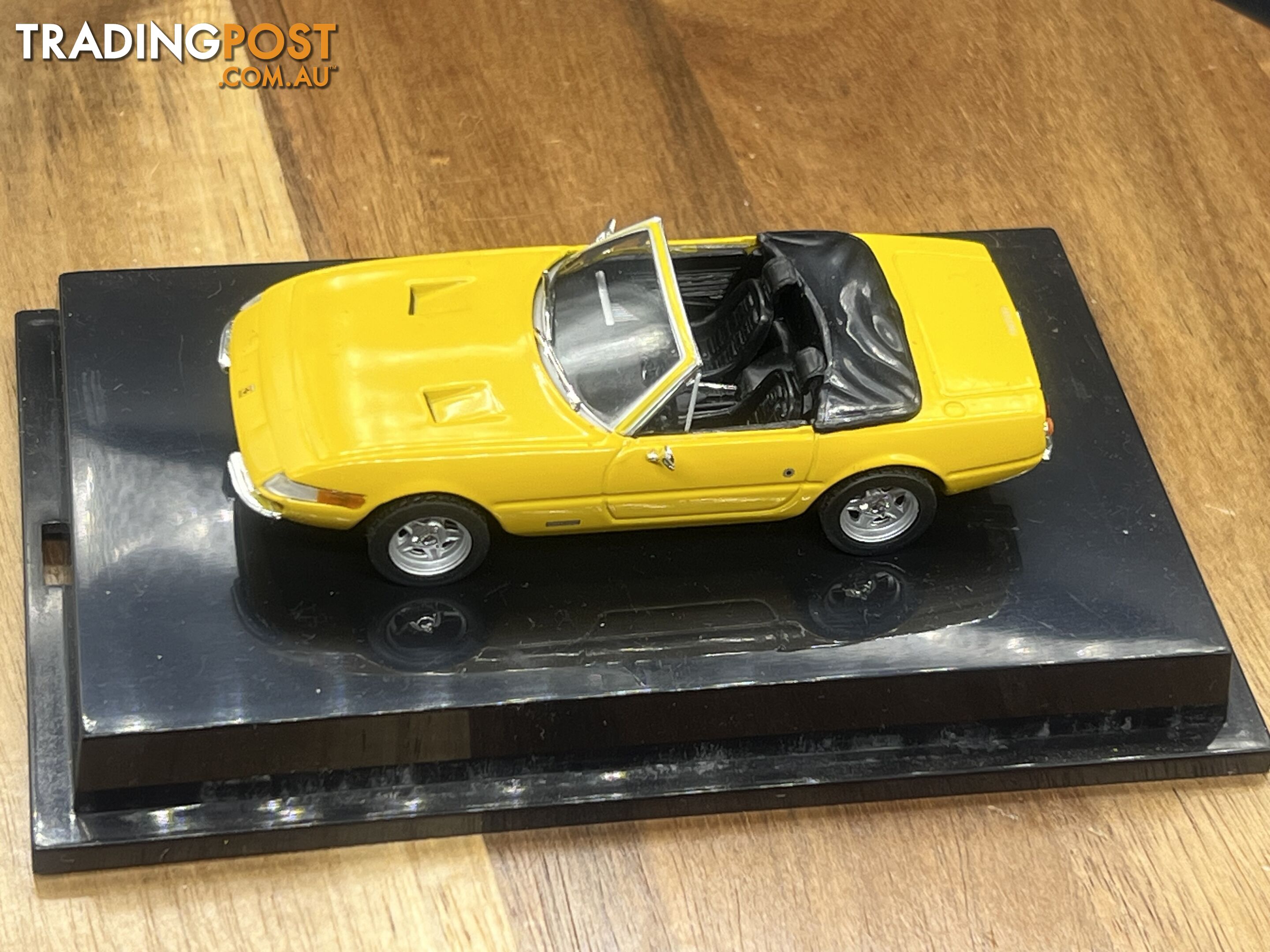 Ferrari Yellow 365GTS /4 hotwheels 1/43 scale used as been opened