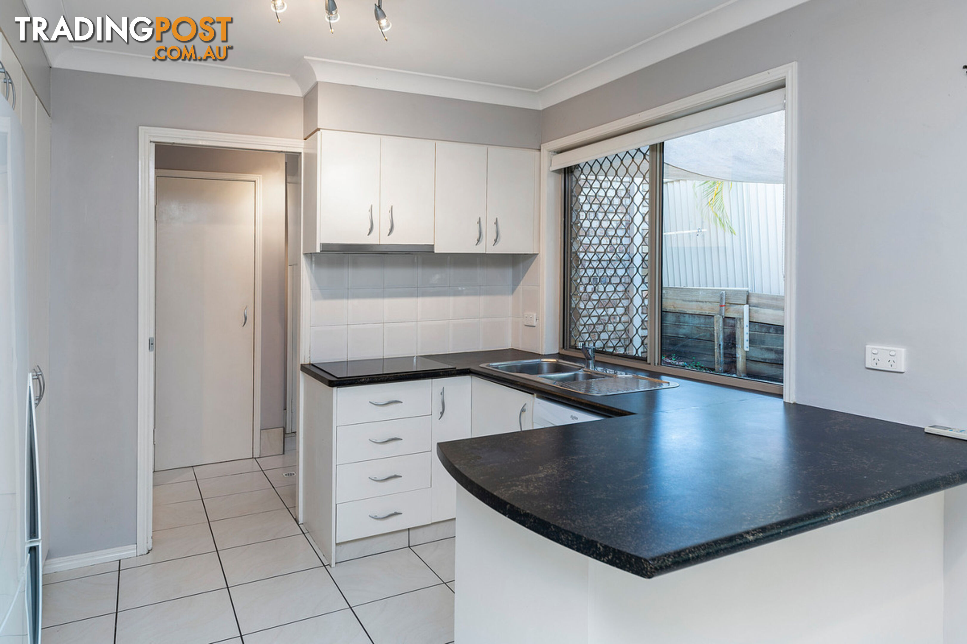 1/109 Pohlman Street SOUTHPORT QLD 4215