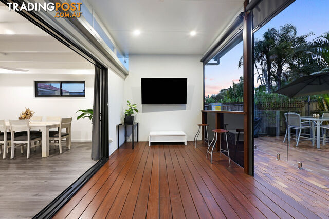 16 Sydney Street LABRADOR QLD 4215