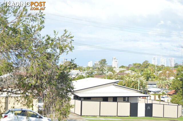 6 Wilson Street LABRADOR QLD 4215