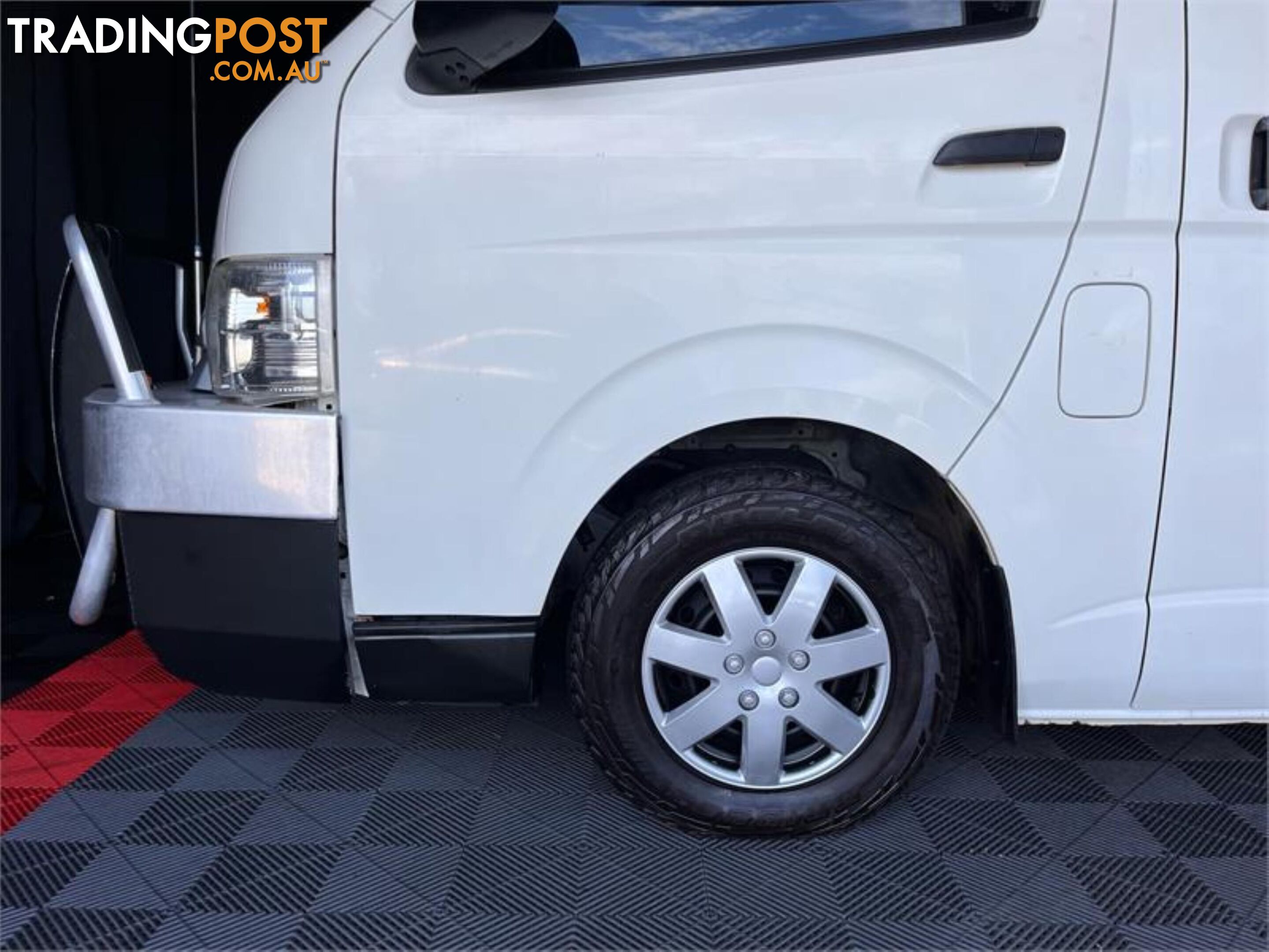 2017 TOYOTA HIACE COMMUTER KDH223RMY16 BUS