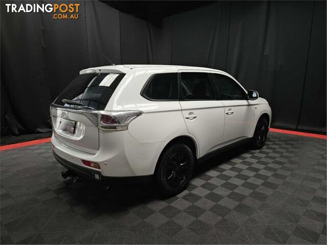 2013 MITSUBISHI OUTLANDER ES ZJ 4D WAGON