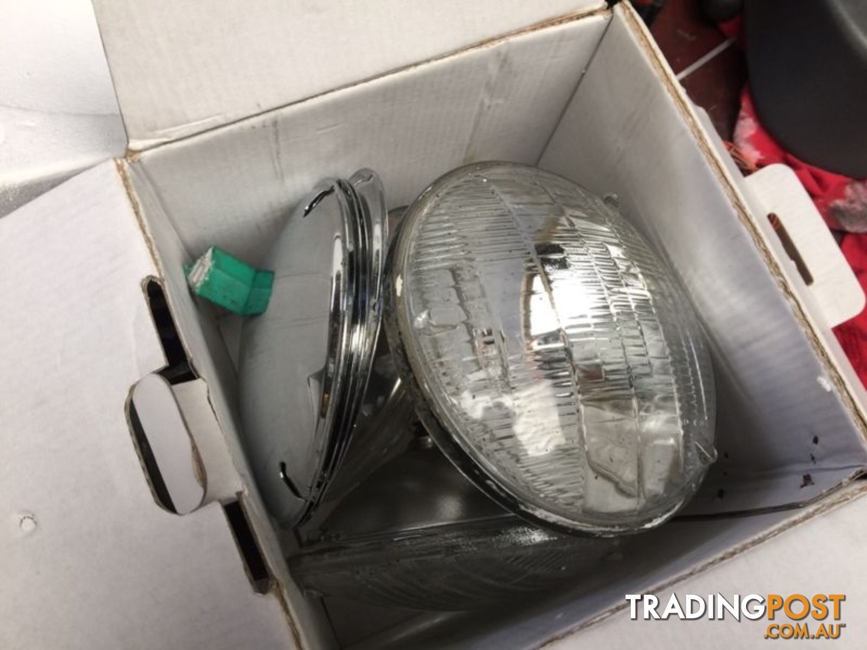 Chev 5.75" 5 3/4 Sealed head lights / with chrome eye lids