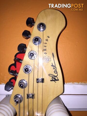 1980's Concise Stratocaster Guitar / lovely sound / Maple neck / - photo 3 of 10