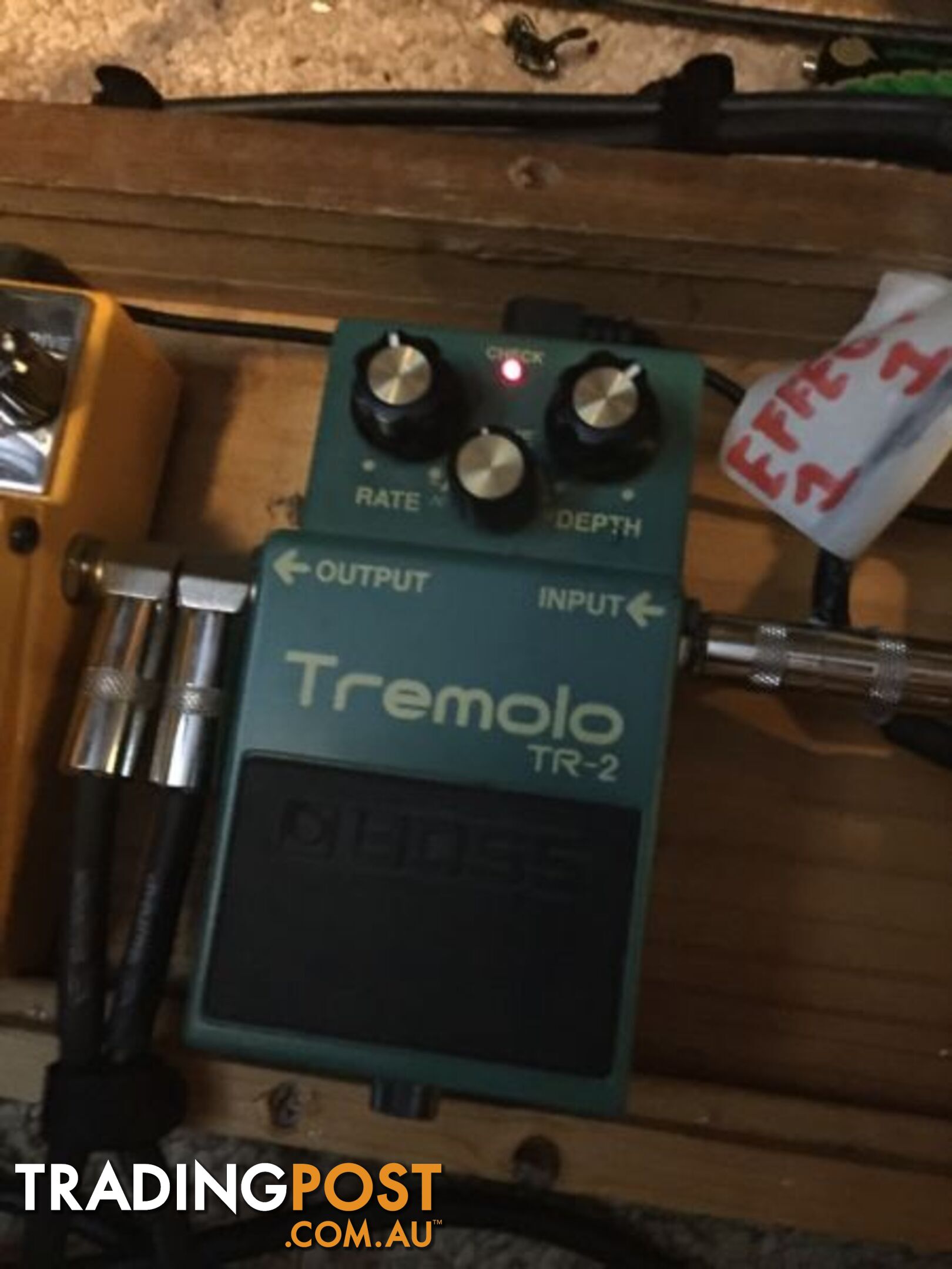 BOSS TR-2 TREMOLO - Guitar Effect pedal in Box / SWAP?