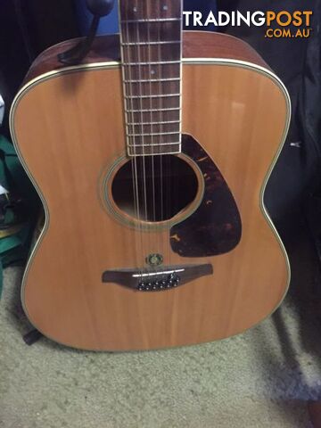 Beautiful Yamaha 12 string guitar / acoustic