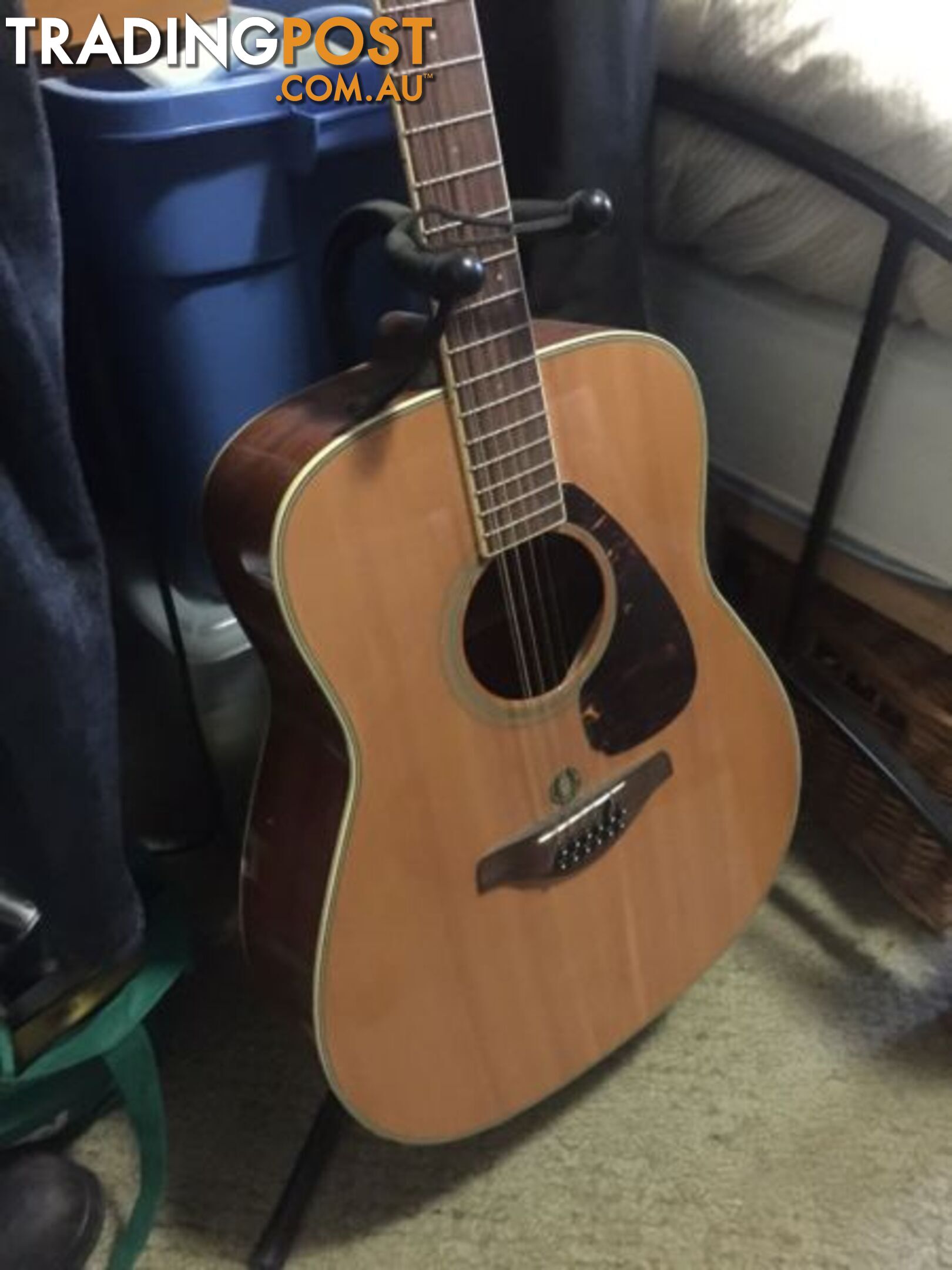 Beautiful Yamaha 12 string guitar / acoustic