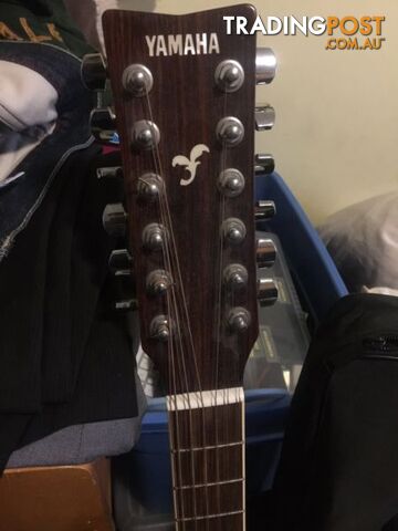 Beautiful Yamaha 12 string guitar / acoustic