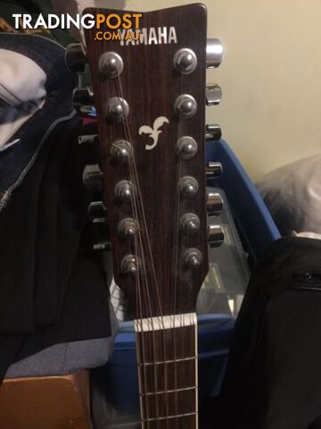 Beautiful Yamaha 12 string guitar / acoustic