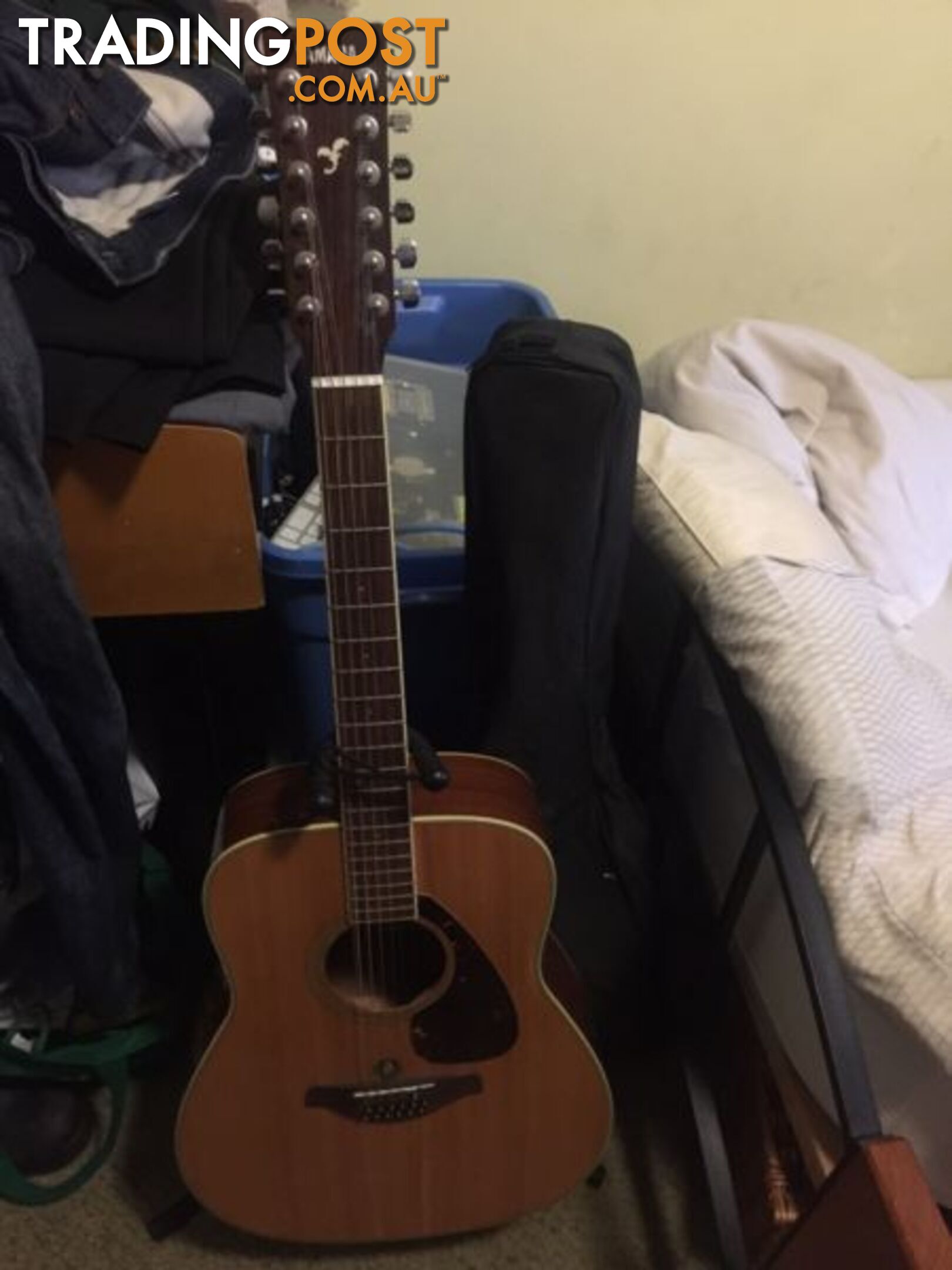 Beautiful Yamaha 12 string guitar / acoustic