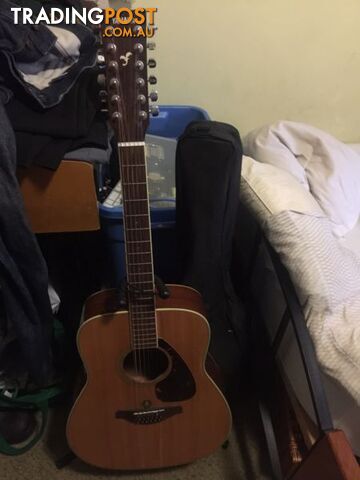 Beautiful Yamaha 12 string guitar / acoustic