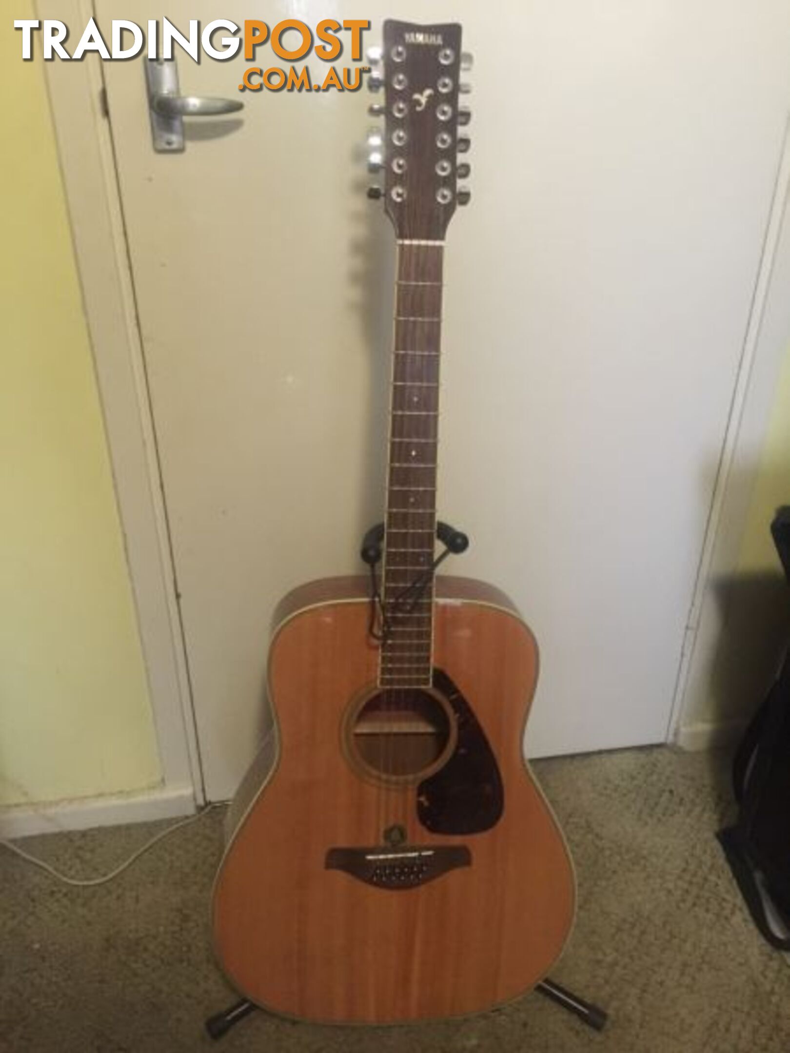 Yamaha 12 String Guitar - sounds amazing! New strings