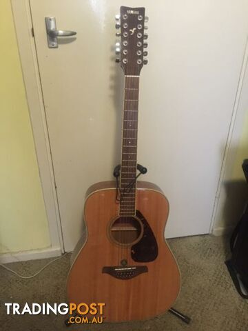 Yamaha 12 String Guitar - sounds amazing! New strings