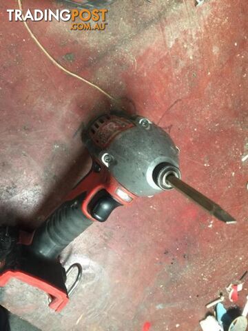 Milwaukee impact driver with battery - photo 3 of 3