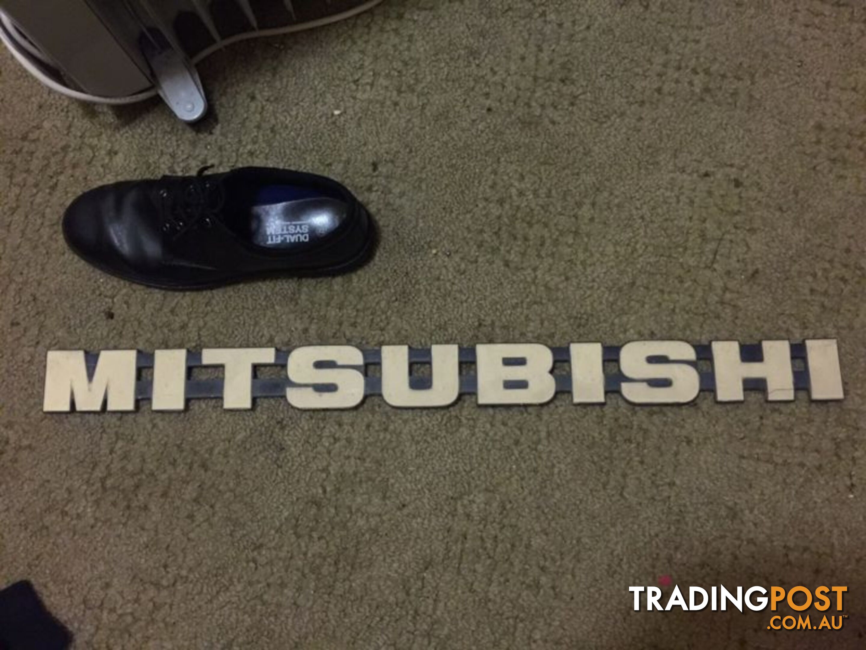 Large Mitsubishi Badge/Logo/Emblem