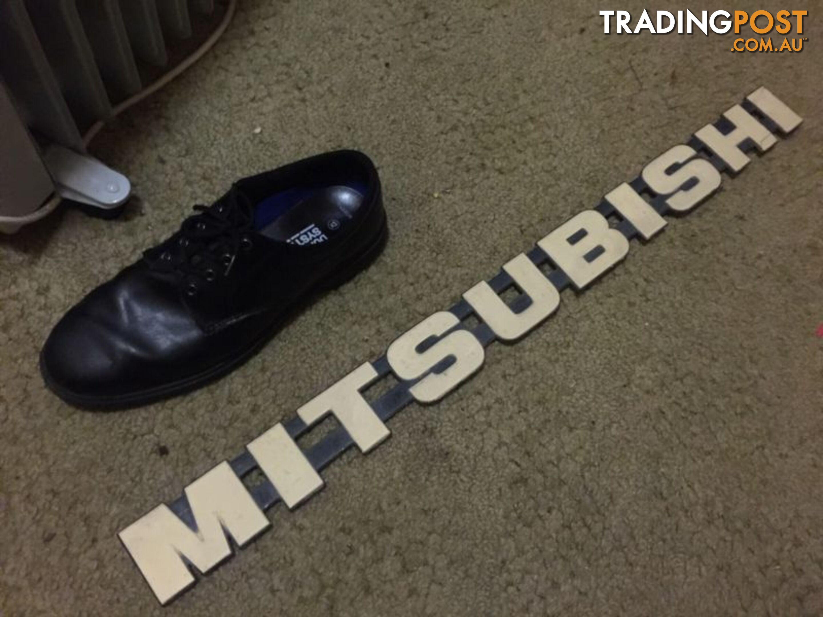 Large Mitsubishi Badge/Logo/Emblem