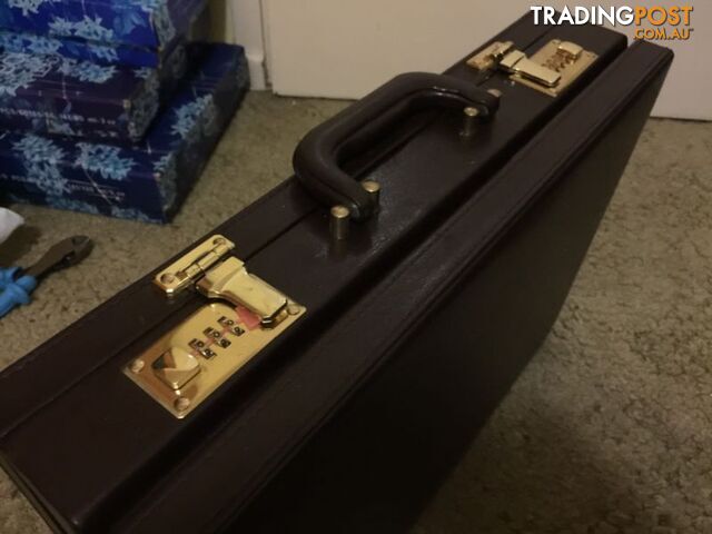 Brand new Leather Brief-Case / luxury - photo 2 of 5