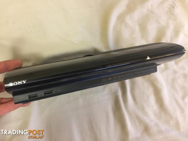 PS3 Super slim 500GB / 2 games / Controller