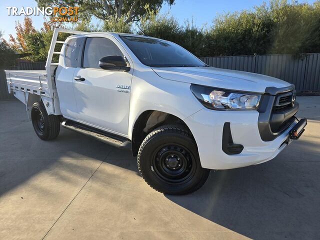 2021 TOYOTA HILUX SR  EXTENDED CAB CAB CHASSIS
