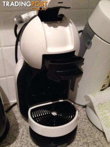 DELONGHI DOLCE GUSTO MINI ME COFFEE MACHINE - photo 2 of 6