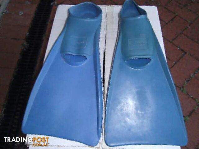 EYELINE FULL FOOT RUBBER SWIM FINS - photo 2 of 2