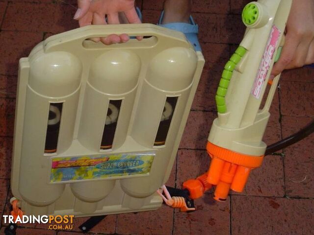 WATER SHOOTER TOY - photo 2 of 3