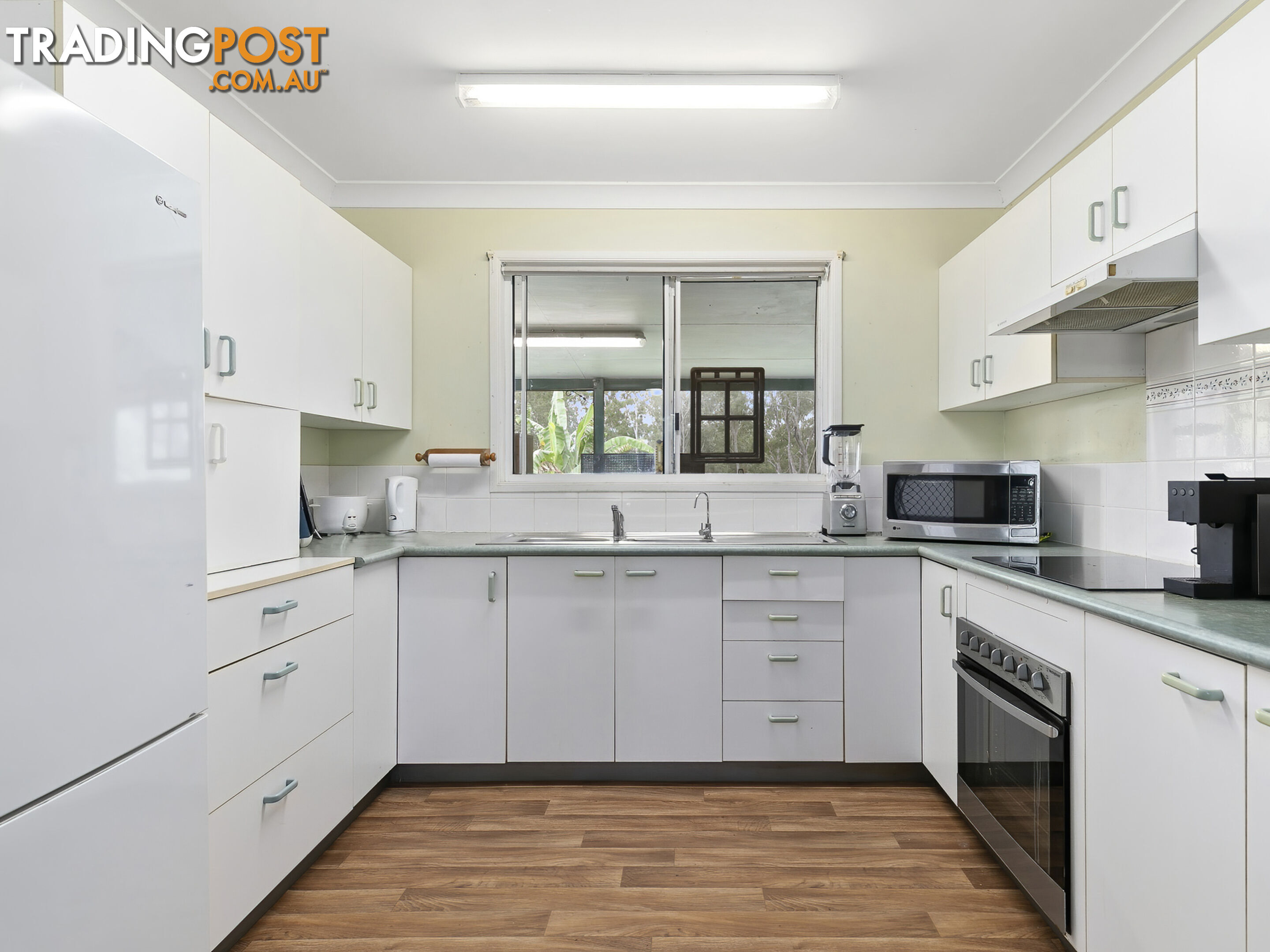 16 Varley Rd S Glenwood QLD 4570