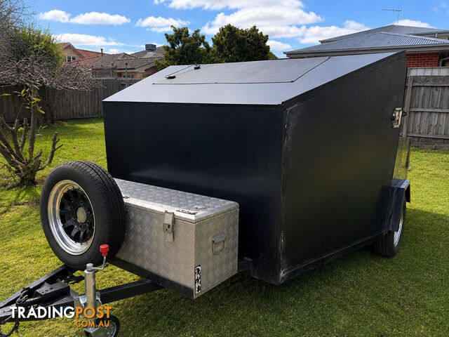 10x6 Enclosed multipurpose Trailer – Registered – Solar power – battery storage...