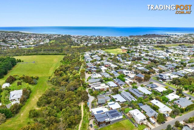 1 7 Saltbush pl Torquay VIC 3228