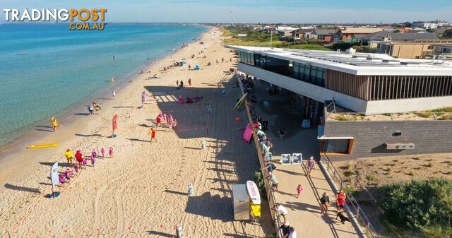 Beach home private sale 20 steps to one of the best beaches in Melbourne 30min to Melbourne CBD