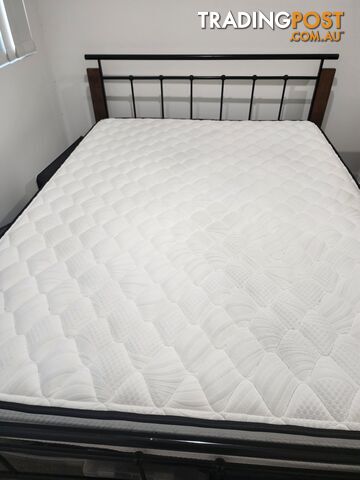 Orthokinetic Apollo Queen mattress + Protector + Queen Bed