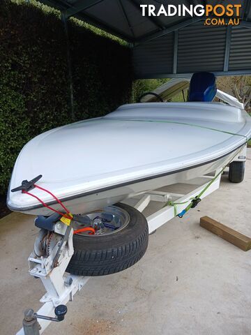 Judd Craft Ski Boat with 140Hp Evinrude Outboard