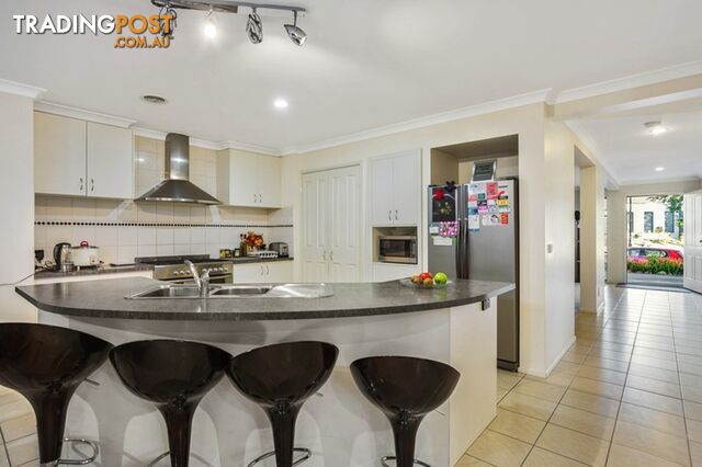 34 BAYNTON CRESCENT LYNBROOK VIC 3975