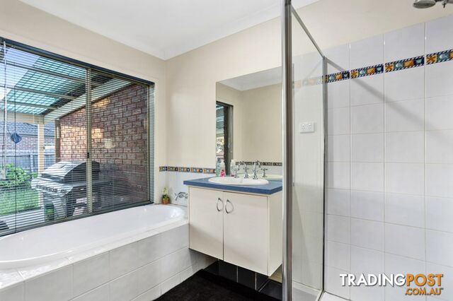 34 BAYNTON CRESCENT LYNBROOK VIC 3975