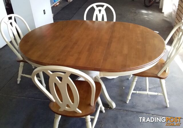Antique dining set - expandable table with 4 chairs