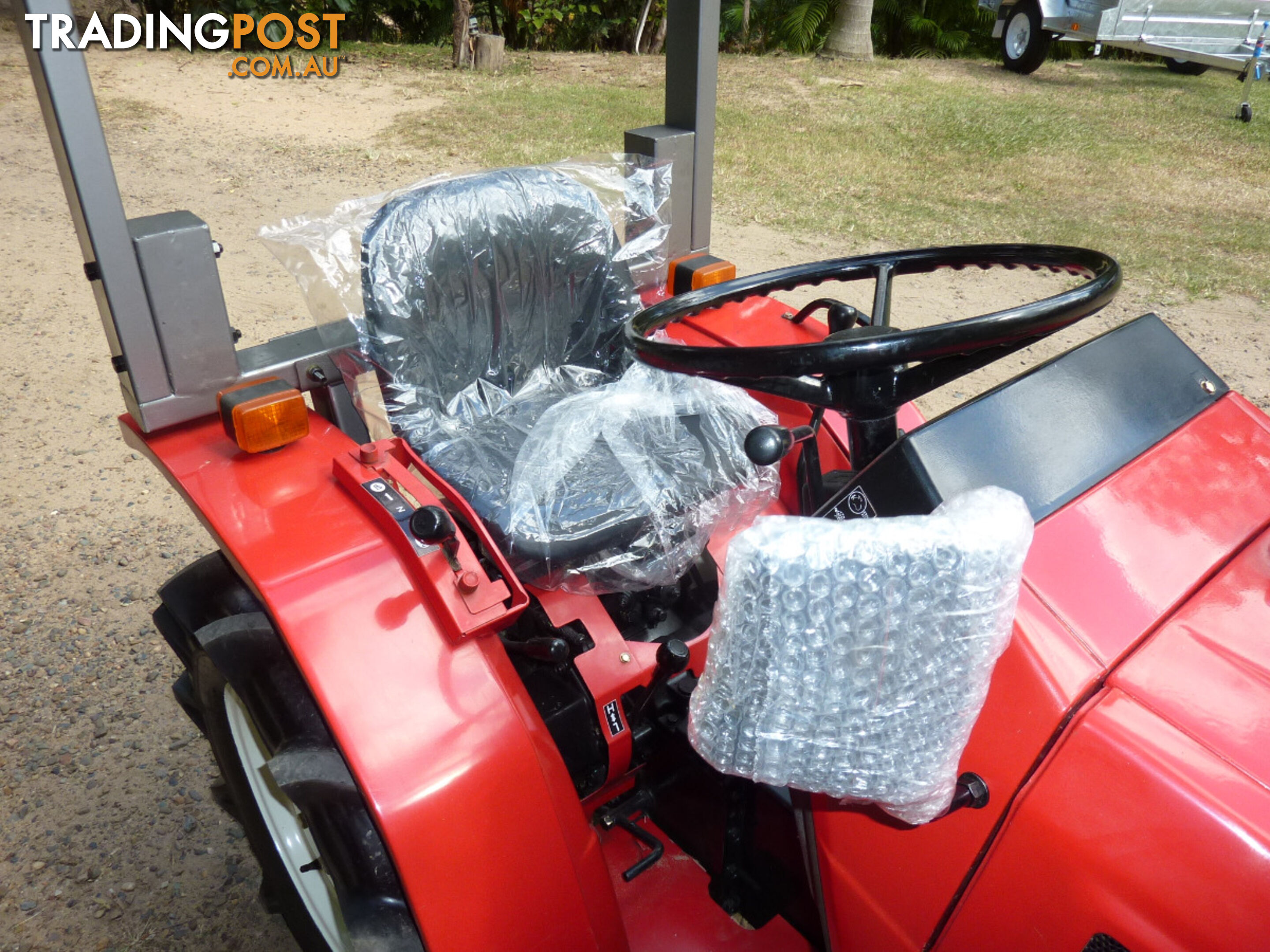 MITSUBISHI TRACTOR 4 X 4 WITH MOWER.