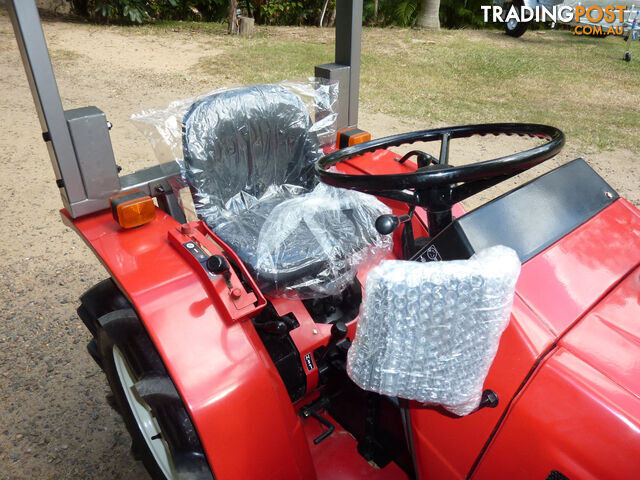 MITSUBISHI TRACTOR 4 X 4 WITH MOWER.