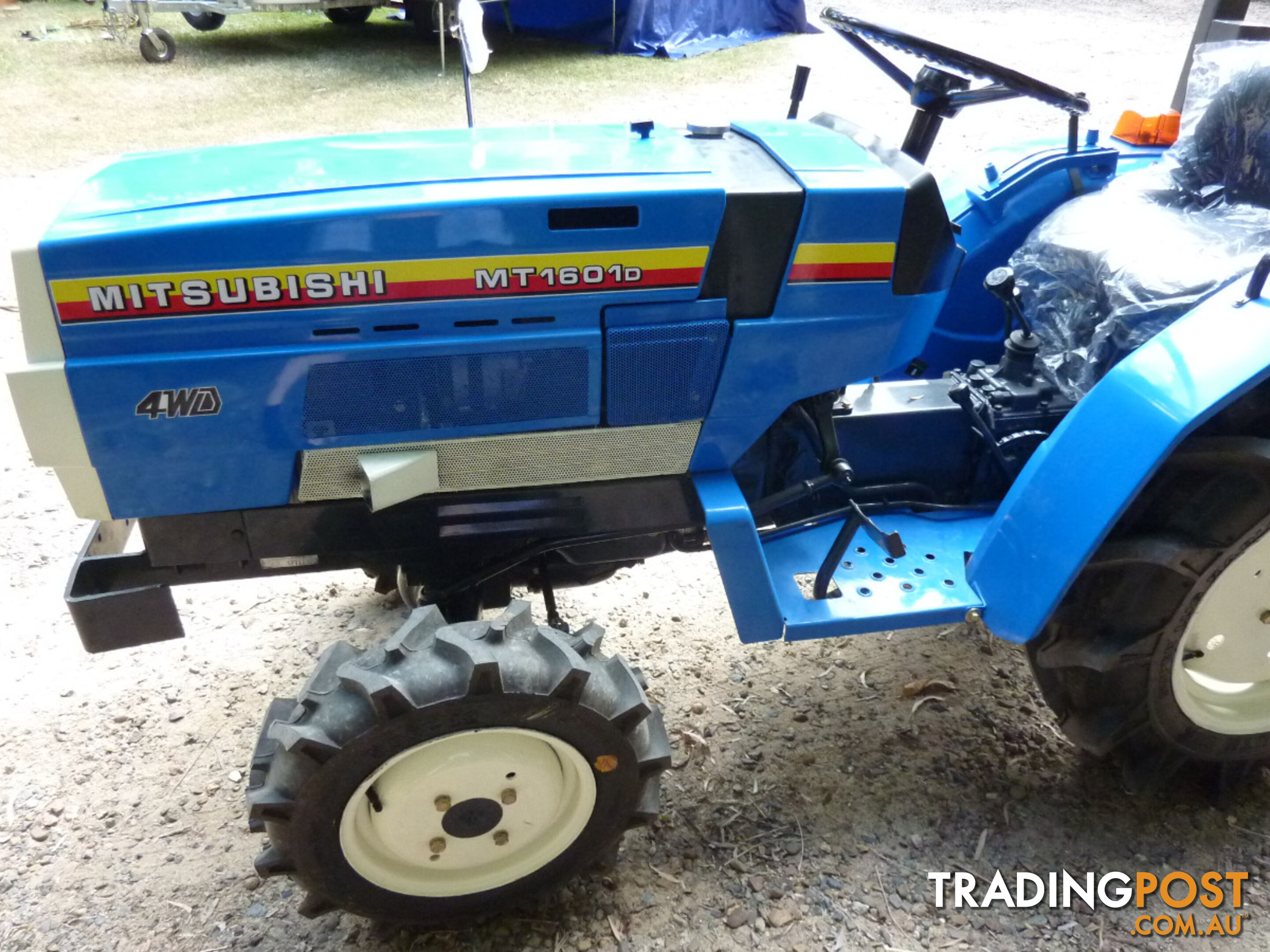 MITSUBISHI TRACTOR 4 X 4 WITH MOWER.