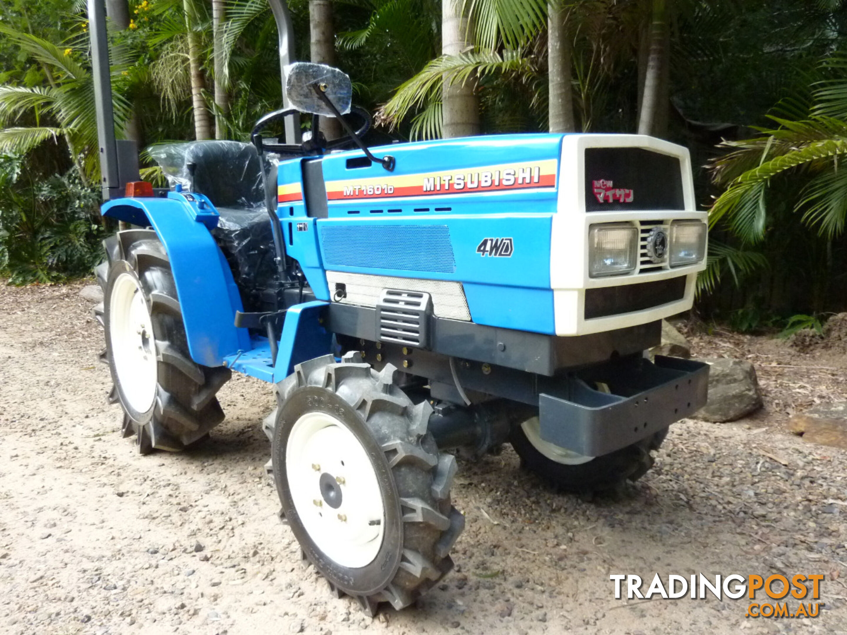 MITSUBISHI TRACTOR 4 X 4 WITH MOWER.