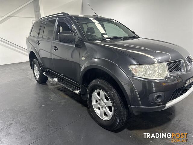 2012 MITSUBISHI CHALLENGER (4x2) 4D WAGON