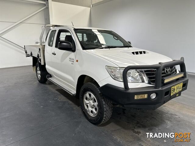 2013 TOYOTA HILUX SR (4x4) X CAB C/CHAS