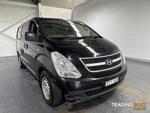 2010 HYUNDAI iLOAD  4D VAN