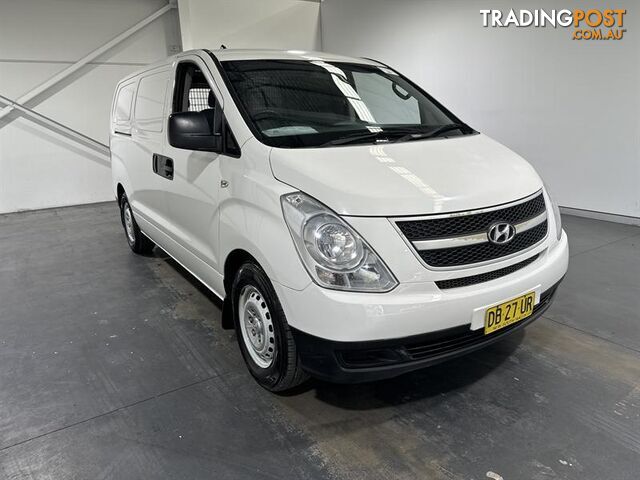 2014 HYUNDAI iLOAD  4D VAN