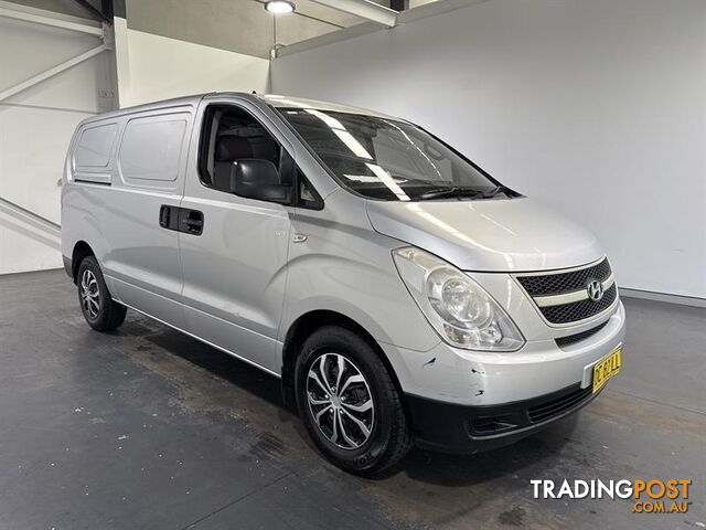 2009 HYUNDAI iLOAD  4D VAN