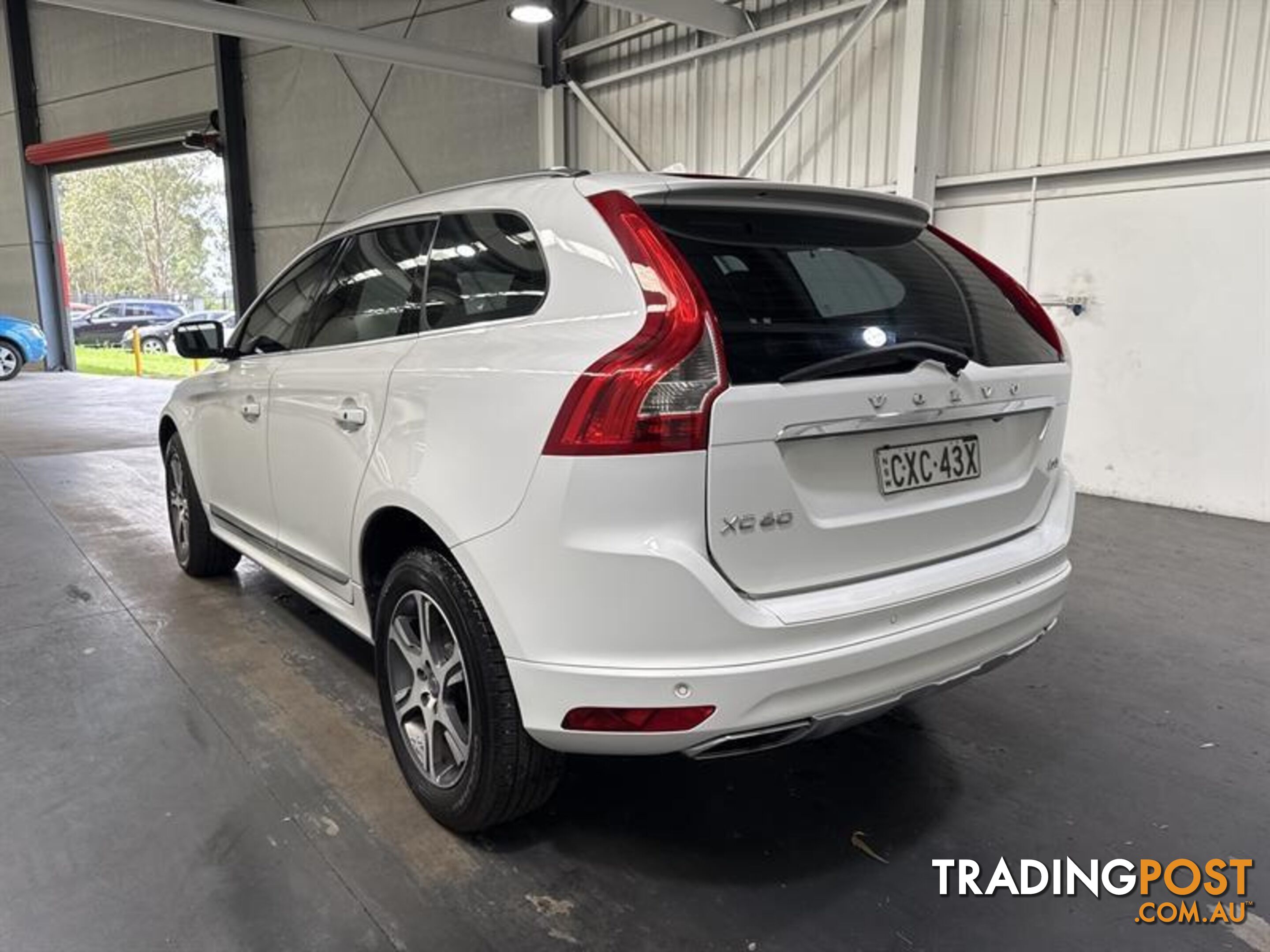 2014 VOLVO XC60 D4 LUXURY 4D WAGON