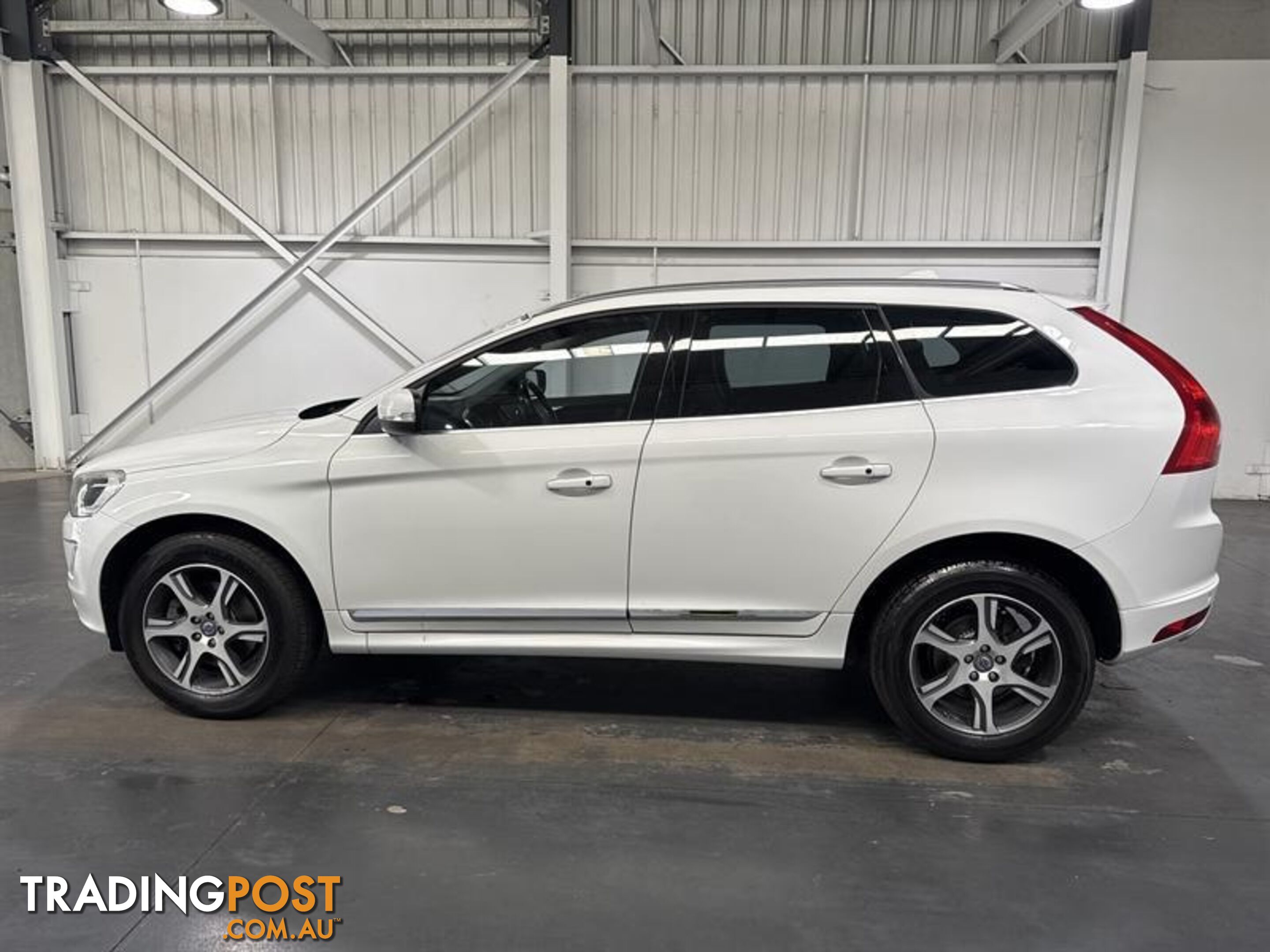 2014 VOLVO XC60 D4 LUXURY 4D WAGON