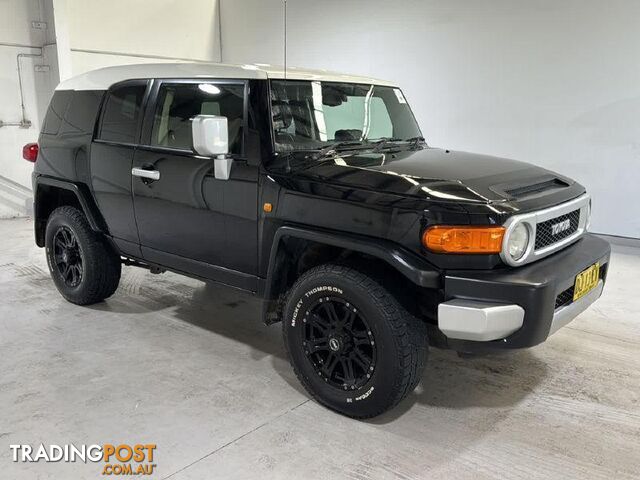 2012 TOYOTA FJ CRUISER 4D WAGON